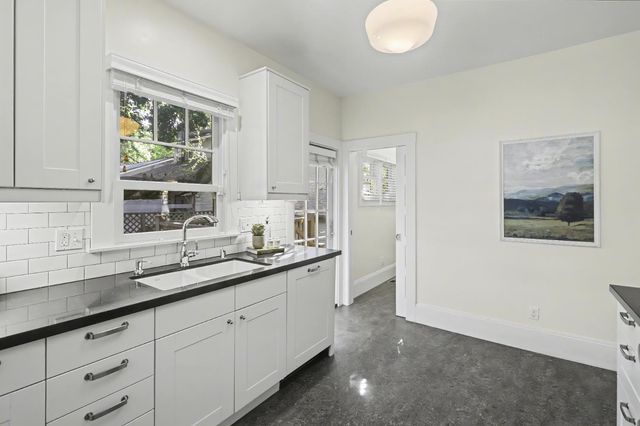 2306 D St, Sacramento, CA 95816