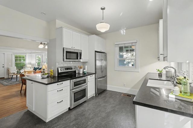 2306 D St, Sacramento, CA 95816