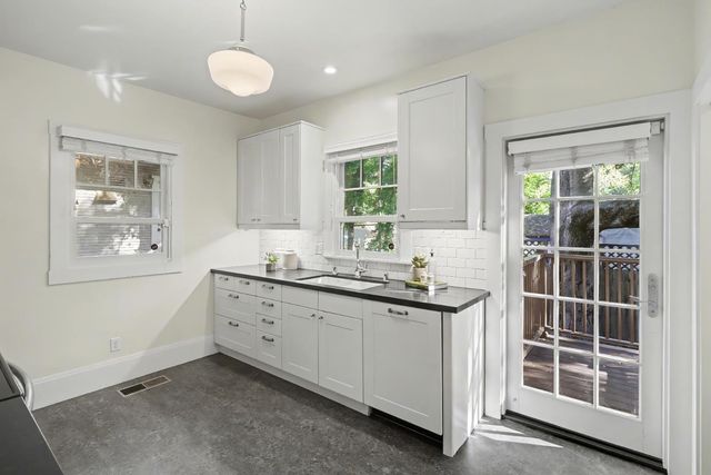 2306 D St, Sacramento, CA 95816