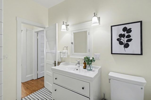 2306 D St, Sacramento, CA 95816