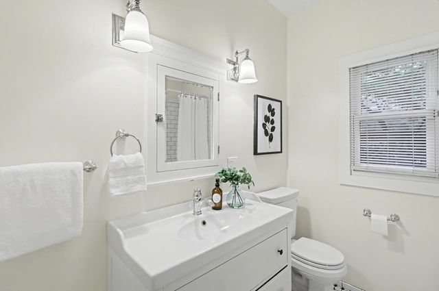 2306 D St, Sacramento, CA 95816