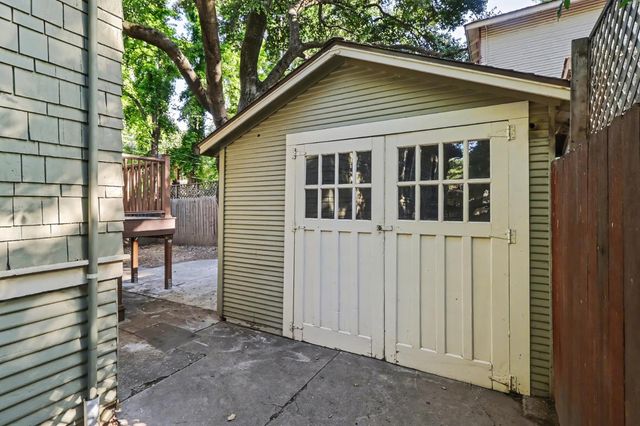 2306 D St, Sacramento, CA 95816