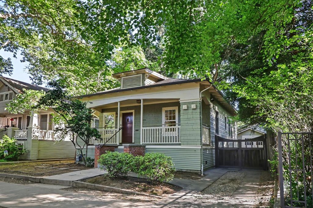 2306 D St, Sacramento, CA 95816