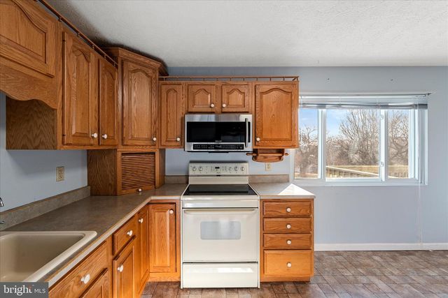 81 STAYMAN DR, Romney, WV 26757