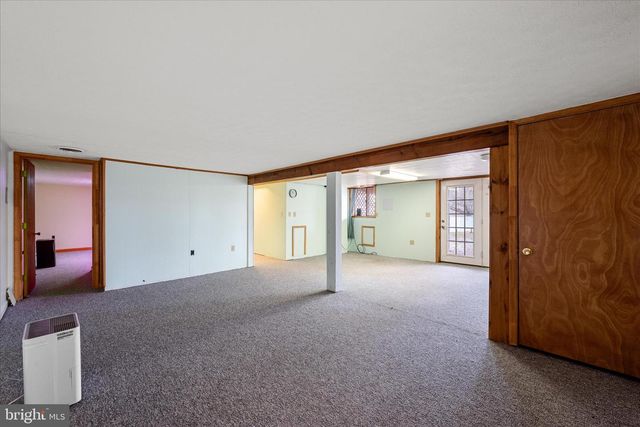 81 STAYMAN DR, Romney, WV 26757