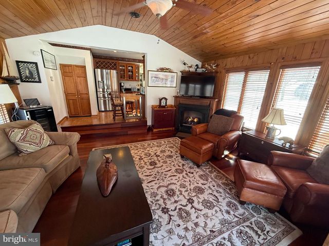 200 E HILLTOP RD, West Chester, PA 19382