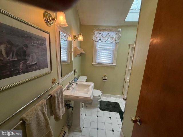 200 E HILLTOP RD, West Chester, PA 19382