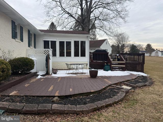 200 E HILLTOP RD, West Chester, PA 19382