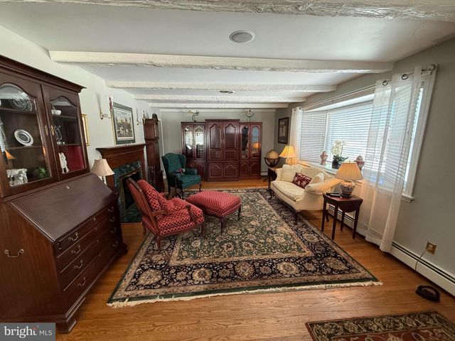 200 E HILLTOP RD, West Chester, PA 19382