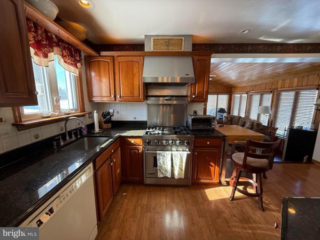 200 E HILLTOP RD, West Chester, PA 19382