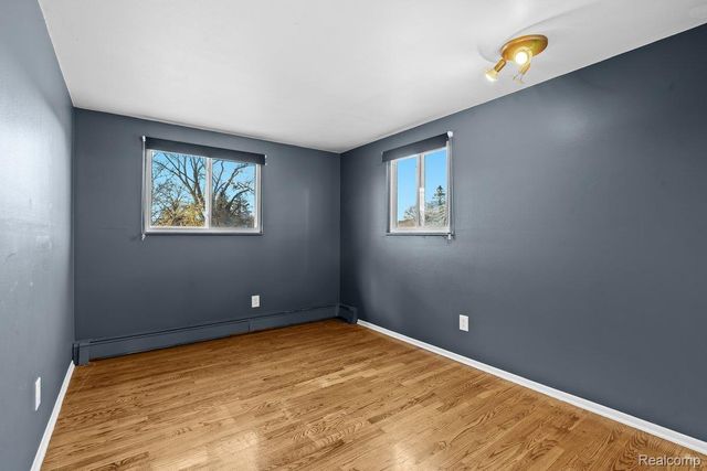 2716 Ravenglass Road, Waterford Charter Township, MI 48329