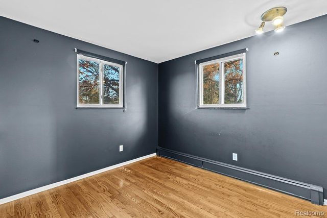 2716 Ravenglass Road, Waterford Charter Township, MI 48329