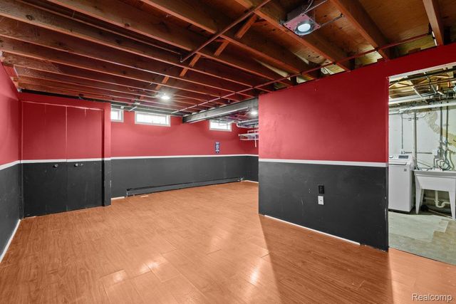 2716 Ravenglass Road, Waterford Charter Township, MI 48329