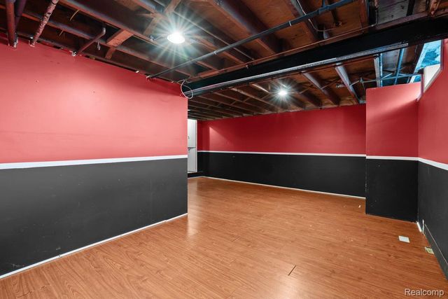 2716 Ravenglass Road, Waterford Charter Township, MI 48329