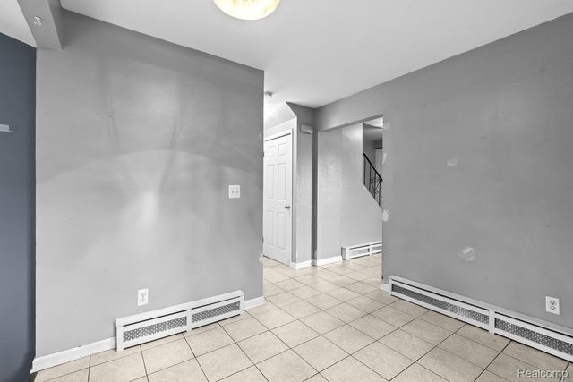 2716 Ravenglass Road, Waterford Charter Township, MI 48329