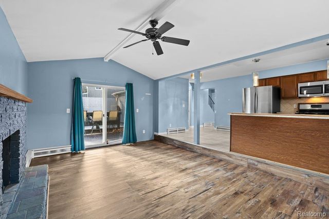 2716 Ravenglass Road, Waterford Charter Township, MI 48329