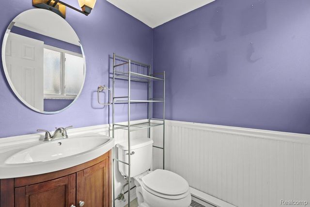 2716 Ravenglass Road, Waterford Charter Township, MI 48329