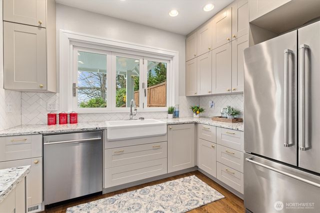 2912 3rd Avenue N, Seattle, WA 98109