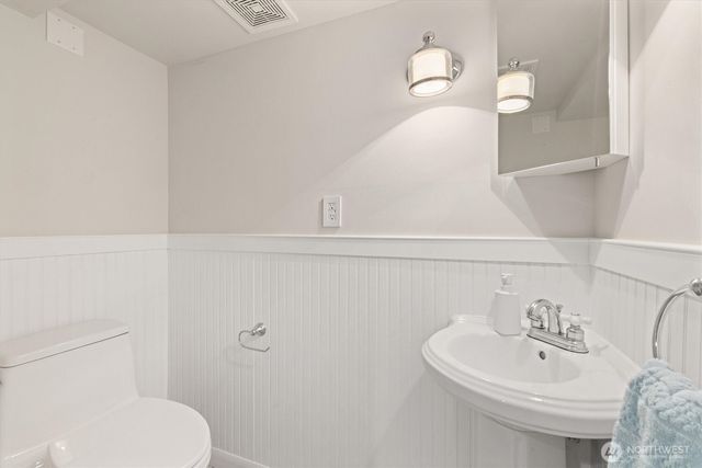 2912 3rd Avenue N, Seattle, WA 98109