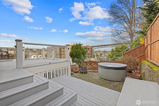 2912 3rd Avenue N, Seattle, WA 98109