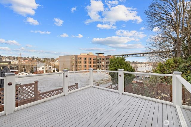 2912 3rd Avenue N, Seattle, WA 98109