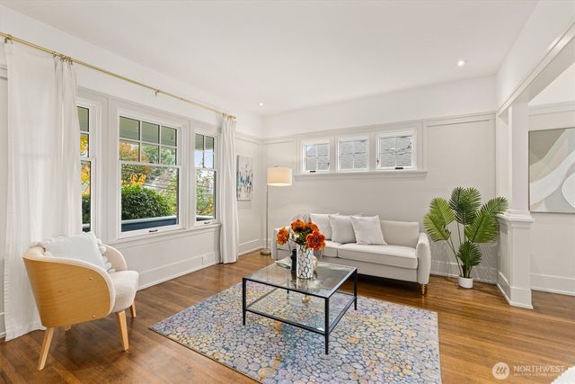 2912 3rd Avenue N, Seattle, WA 98109