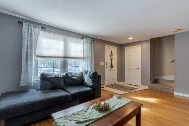 165 Blackwater Rd Apt 20, Somersworth, NH 03878