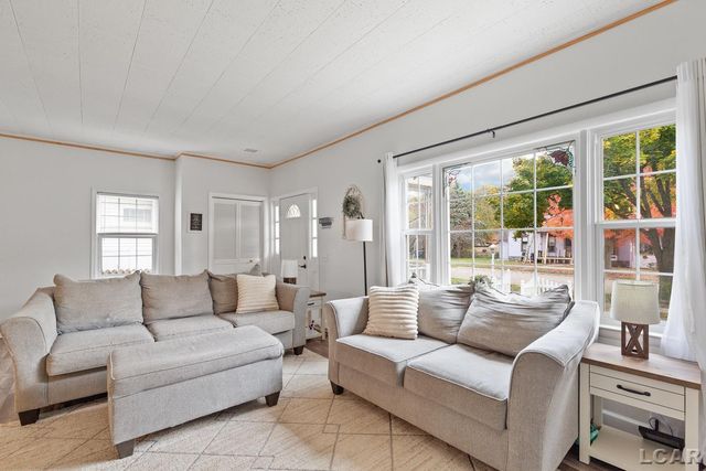 215 S Oneida Street, Tecumseh, MI 49286