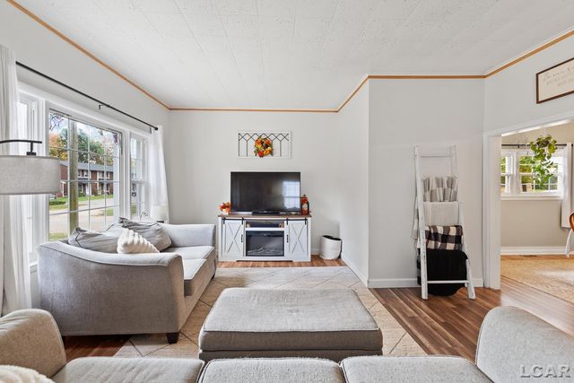 215 S Oneida Street, Tecumseh, MI 49286