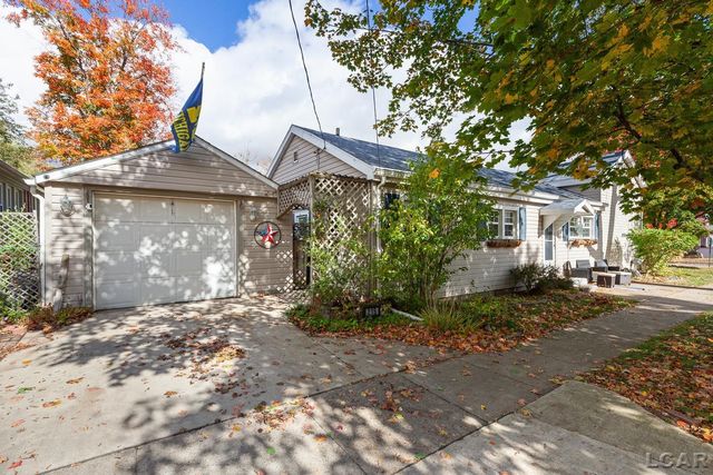 215 S Oneida Street, Tecumseh, MI 49286