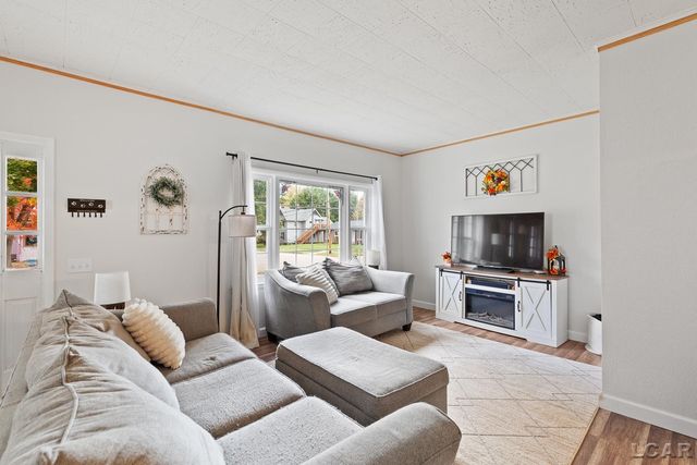 215 S Oneida Street, Tecumseh, MI 49286