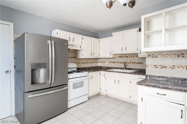 2422 North Avenue, Parma, OH 44134