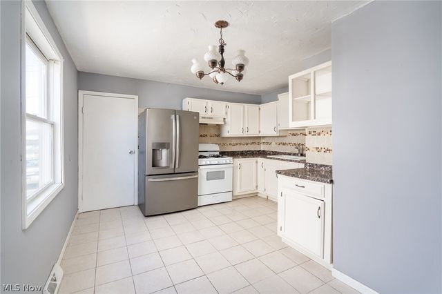 2422 North Avenue, Parma, OH 44134