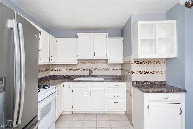 2422 North Avenue, Parma, OH 44134