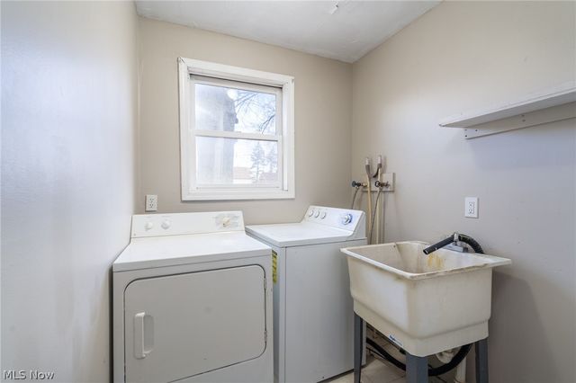 2422 North Avenue, Parma, OH 44134