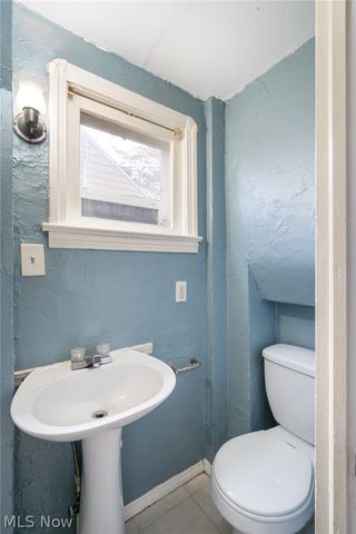 2422 North Avenue, Parma, OH 44134