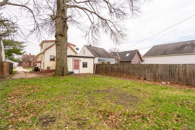 2422 North Avenue, Parma, OH 44134