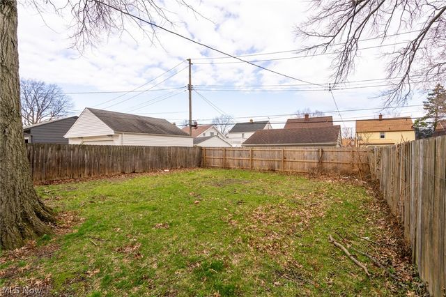 2422 North Avenue, Parma, OH 44134