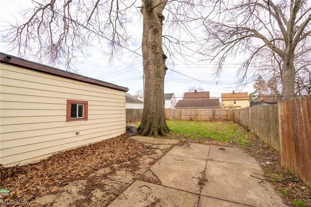 2422 North Avenue, Parma, OH 44134