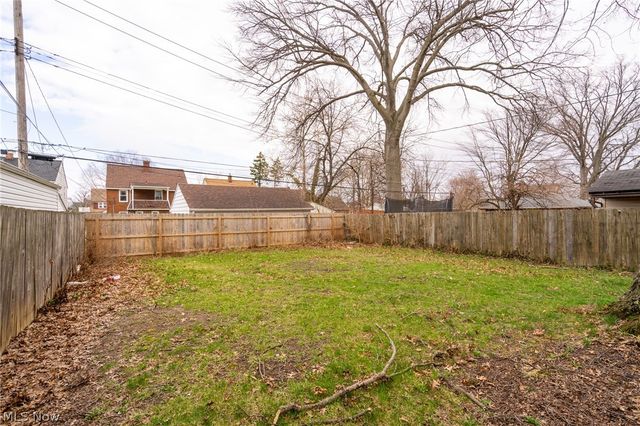 2422 North Avenue, Parma, OH 44134