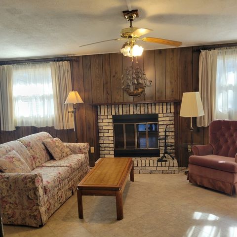 3618 15th Avenue Court, Moline, IL 61265