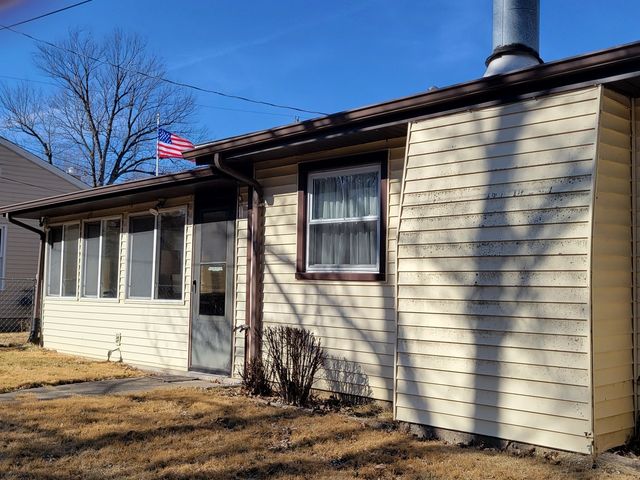 3618 15th Avenue Court, Moline, IL 61265