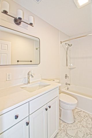 3919 69th Street, Urbandale, IA 50322