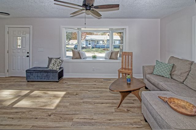 3919 69th Street, Urbandale, IA 50322