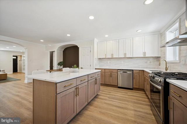 935 E SLOCUM ST, Philadelphia, PA 19150