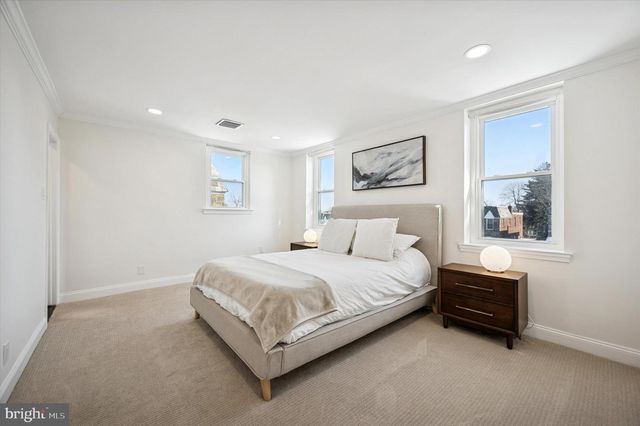 935 E SLOCUM ST, Philadelphia, PA 19150