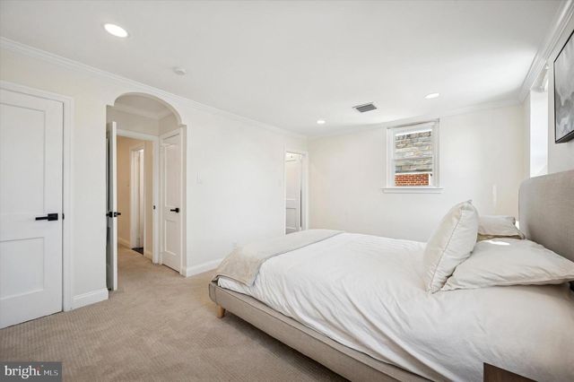 935 E SLOCUM ST, Philadelphia, PA 19150