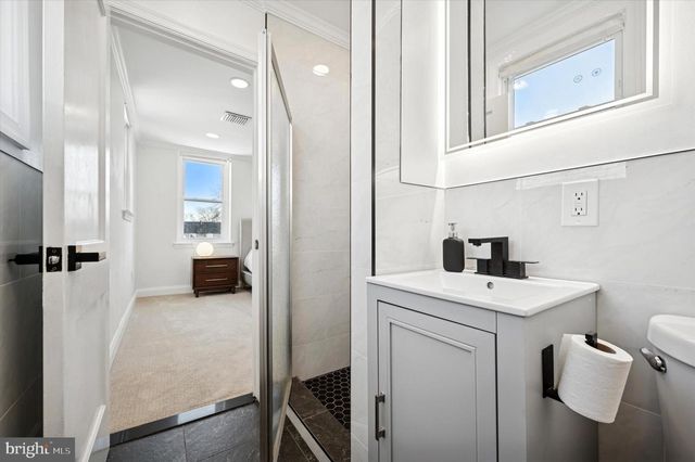 935 E SLOCUM ST, Philadelphia, PA 19150