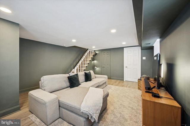 935 E SLOCUM ST, Philadelphia, PA 19150