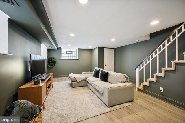 935 E SLOCUM ST, Philadelphia, PA 19150